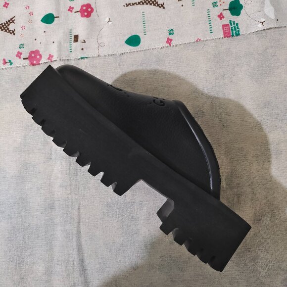 Gucci Hollow G shaped Black Slides - Picture 6 of 6